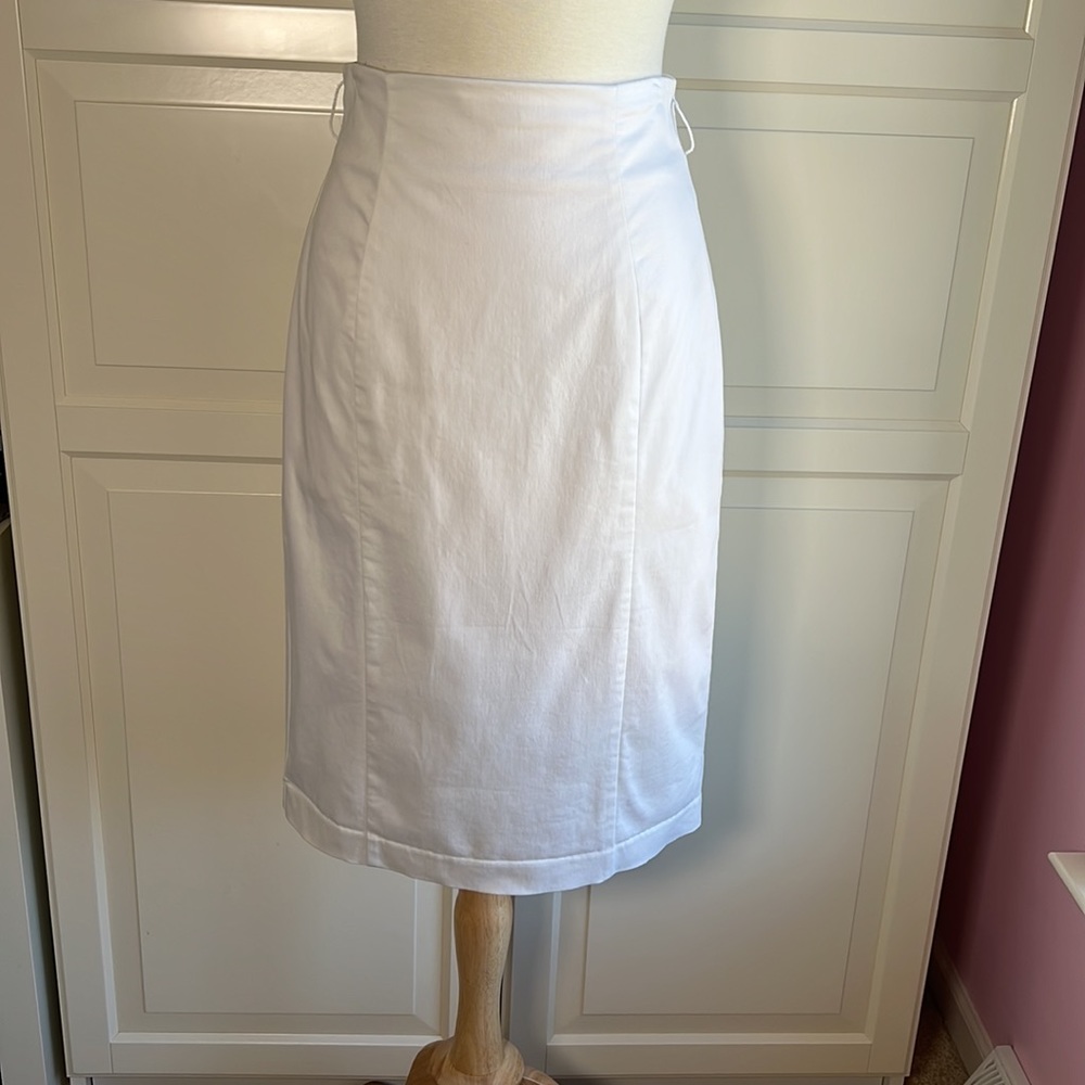 Worthington white fully lined midi skirt with pleated back feature size 8
